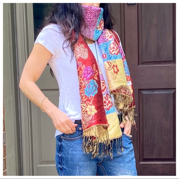 Absolutely gorgeous Print Pashmina Scarf/Shawl - Picture 3 of 8